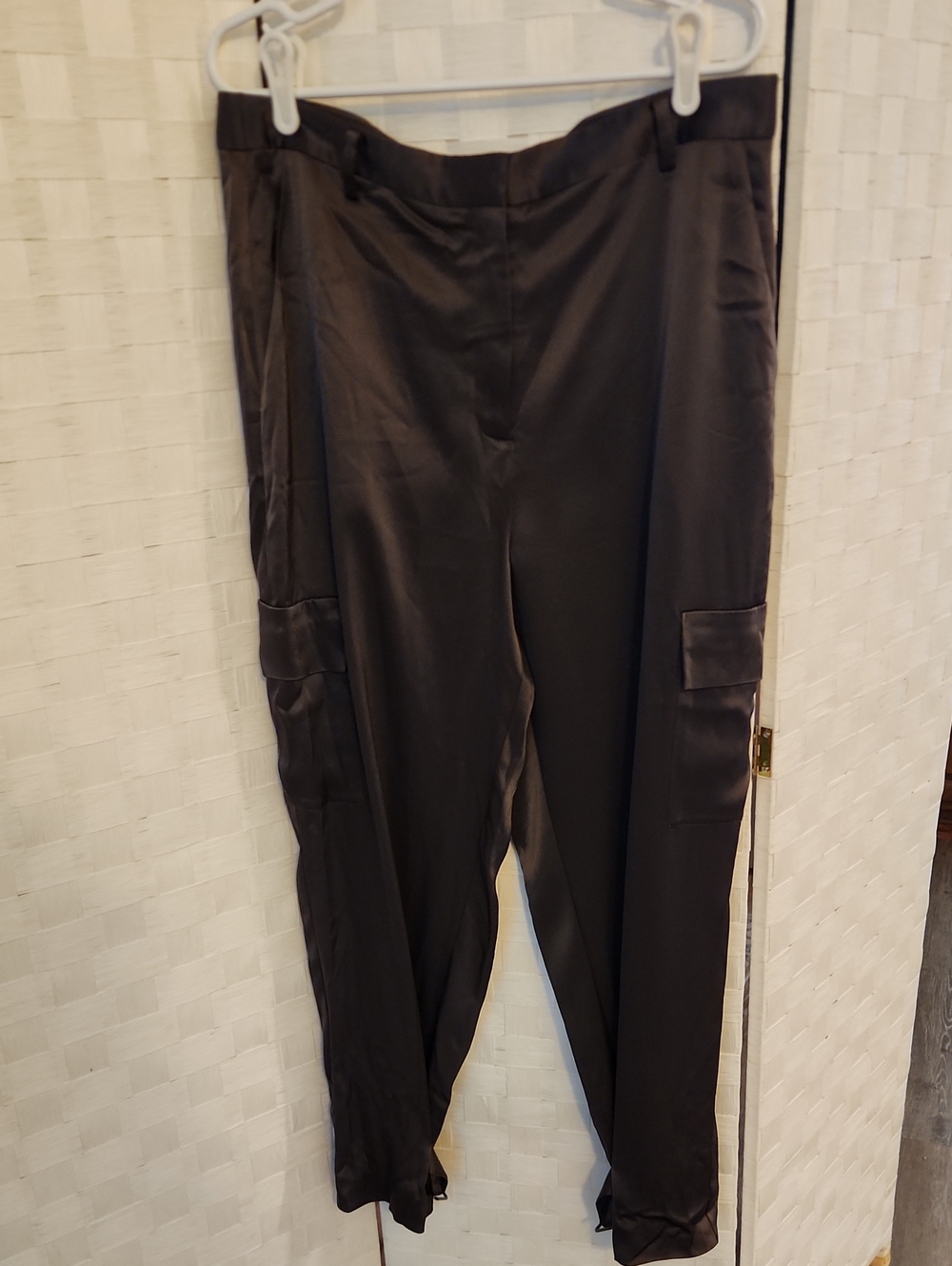 Aritzia Babaton Refined Satin Cargo Pant In Coffee Bean Limited Edition Size 14 - Picture 3 of 4
